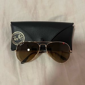 Women’s aviator Ray Bans